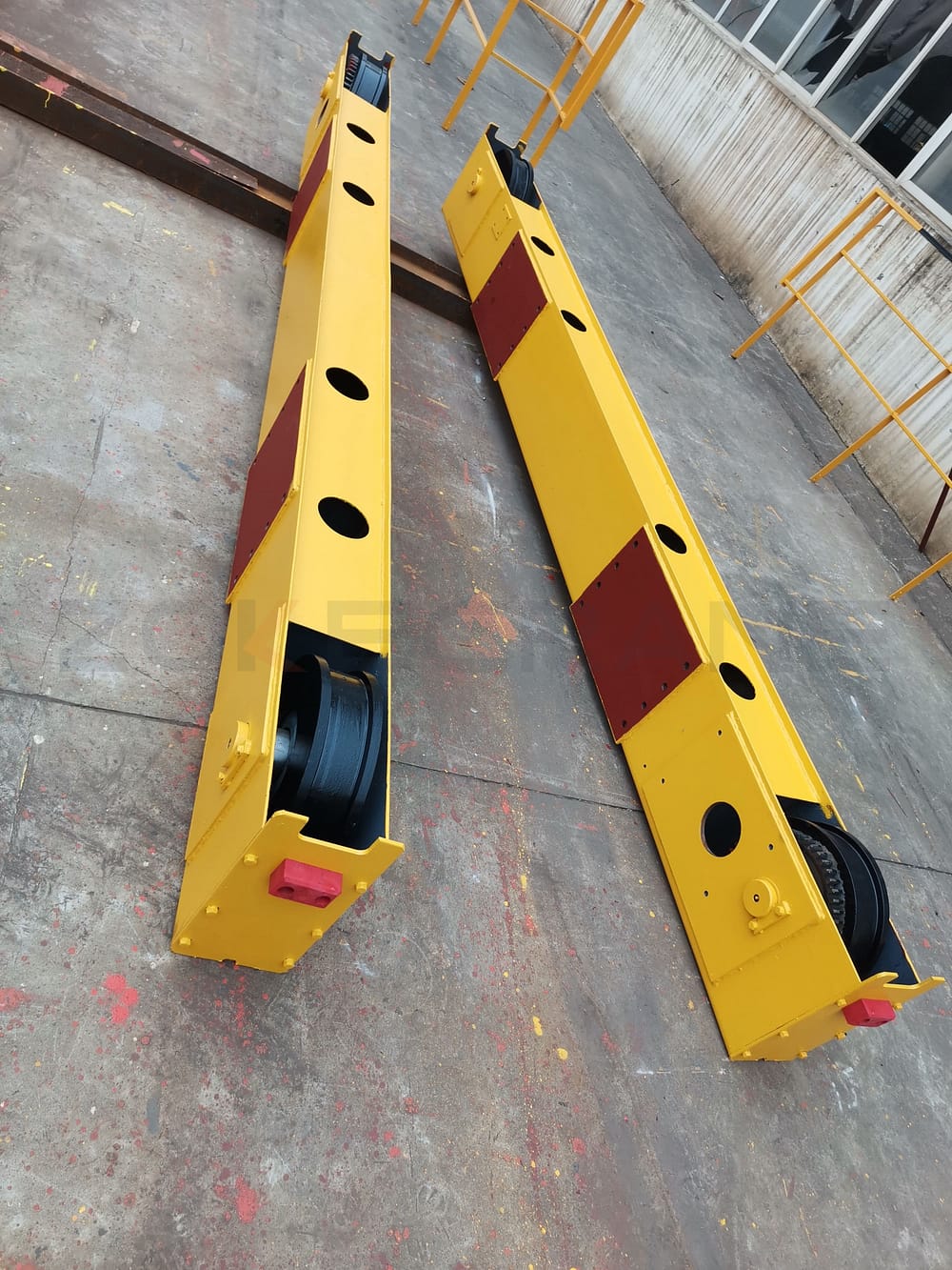 End carriages of t double girder overhead crane